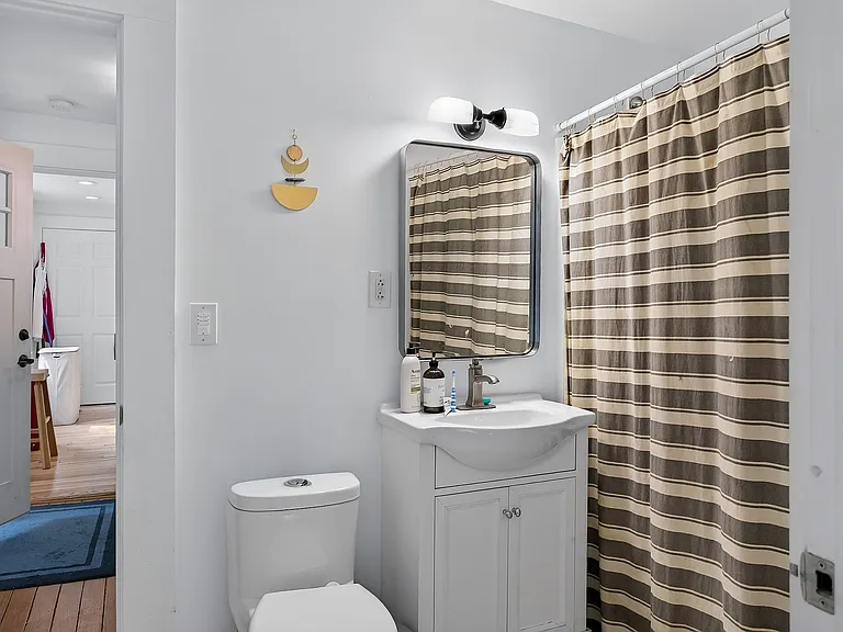 392 Park St #A — Photo 6