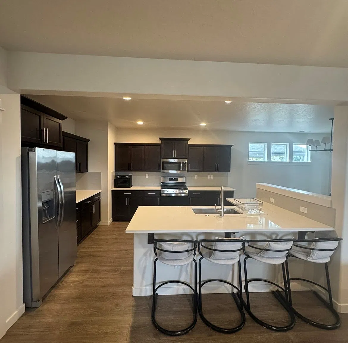 4 bed, 2315 sqft, $4,000 — Photo 4