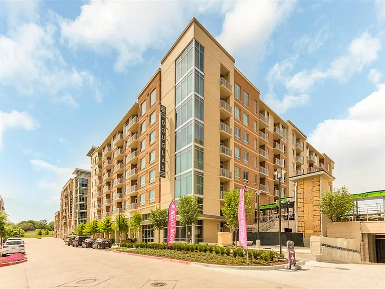 Preston Hollow village apartments