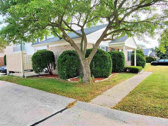 2nd image of 15816 Cambridge Dr
