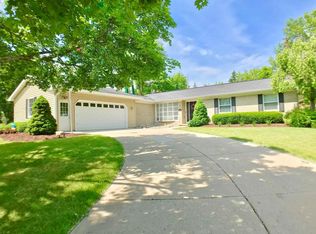 1085 Prescott Dr, East Lansing, MI 48823