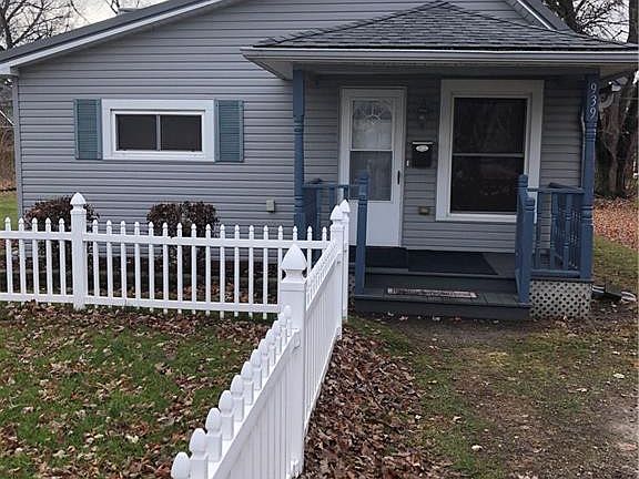 2nd image of 939 Woodlawn Ave