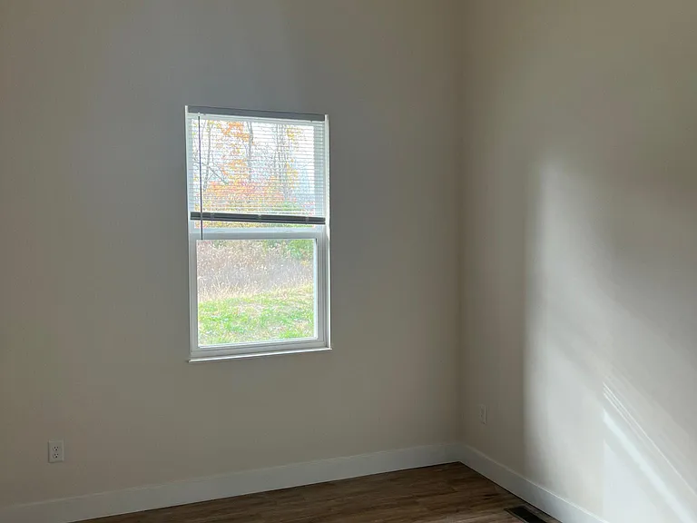 404 Court Yard Ln — Photo 10