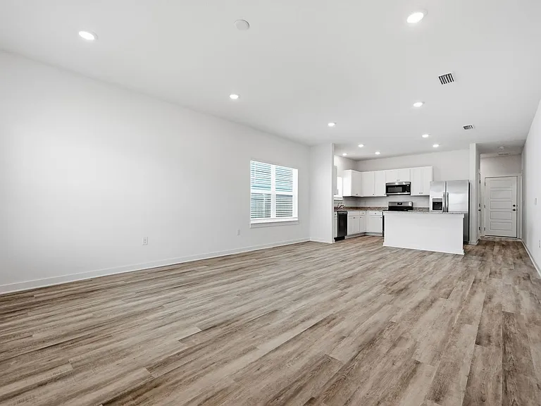 213 Huckleberry St — Photo 3