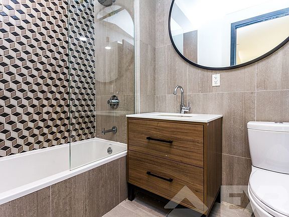 4th image of 82 Jefferson St #2BB