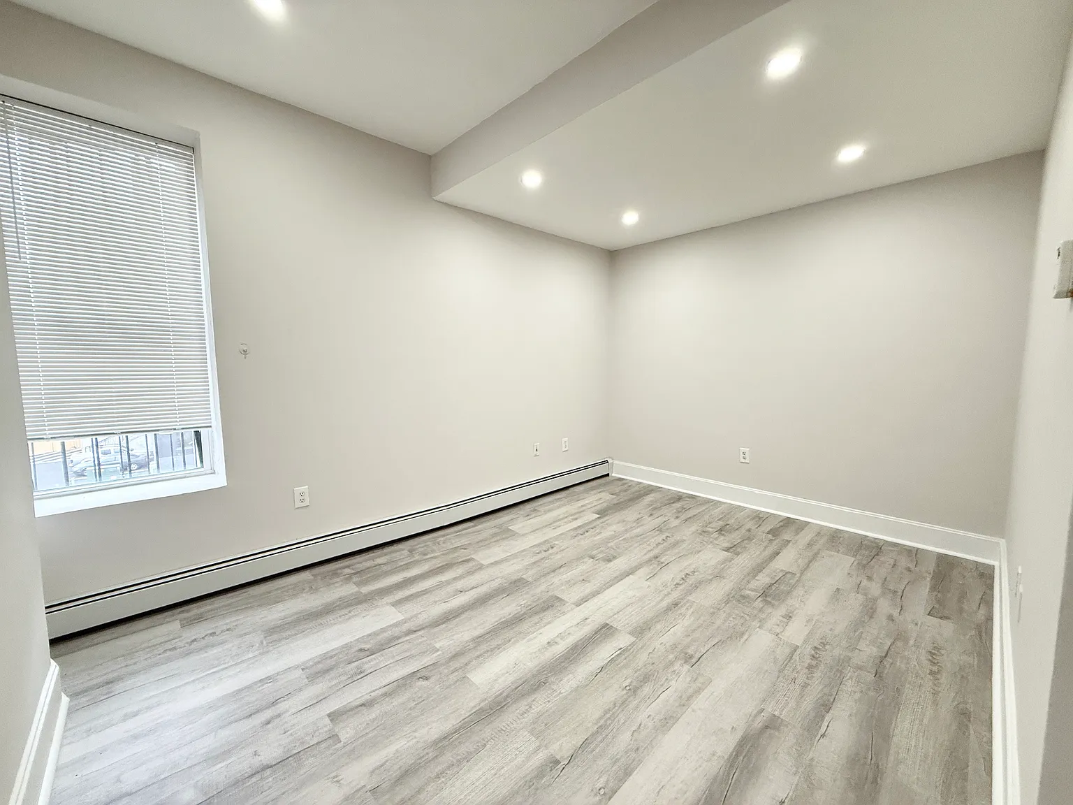 3 bed, 1200 sqft, $4,300 — Photo 4