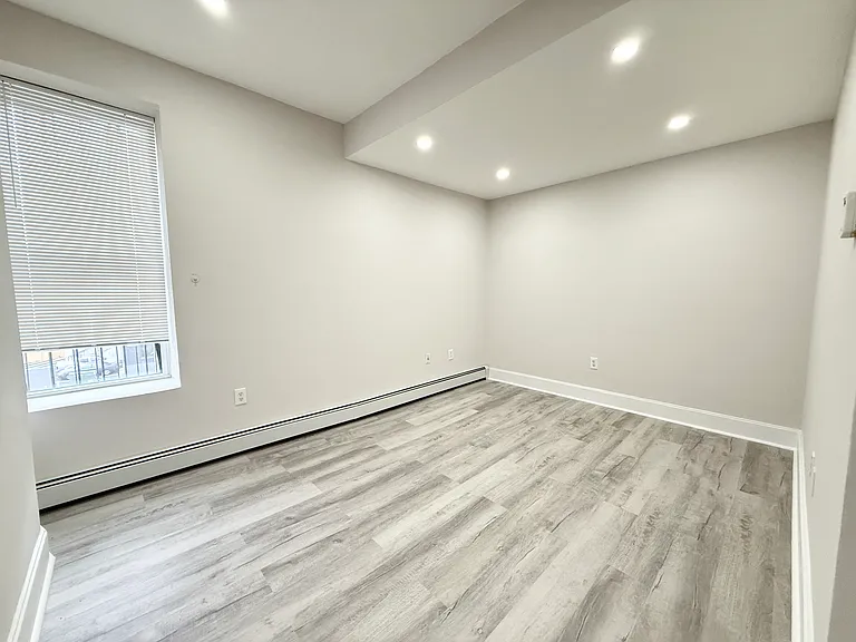 15 Ruggles St #3L — Photo 4