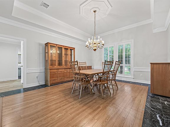 5th image of 18 Tredington St