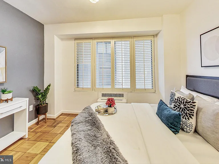 1 Scott Cir #116 — Photo 8