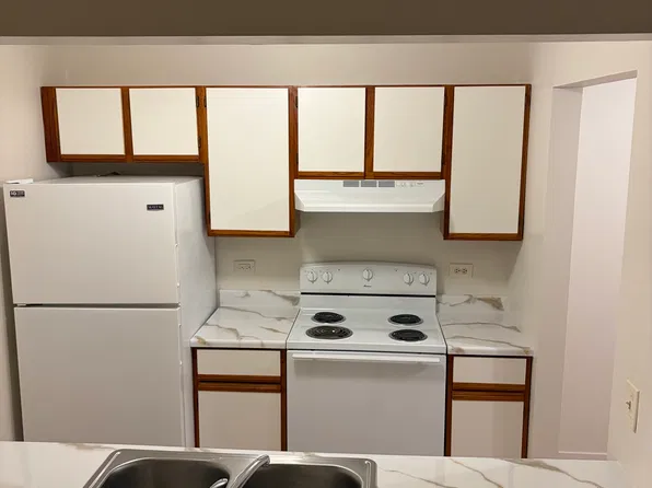 360 Leah Ln APT 1B, Woodstock, IL 60098