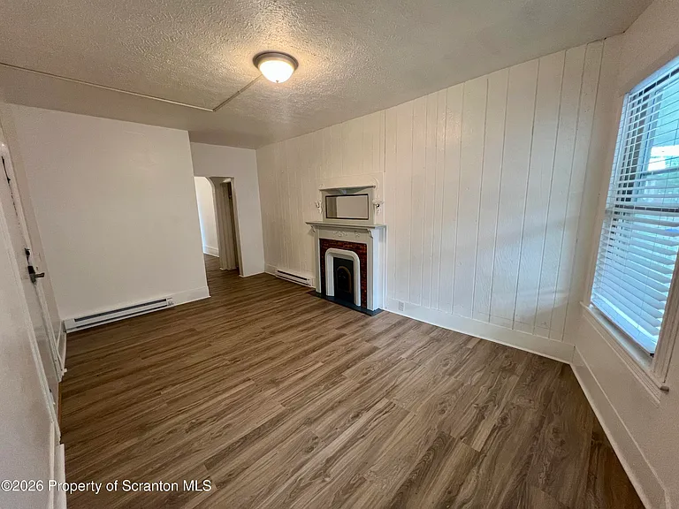 1405 Linden St — Photo 2