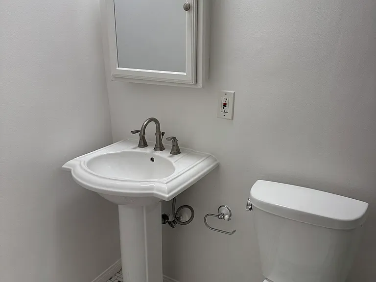 6574 Fountain Ave #10 — Photo 10