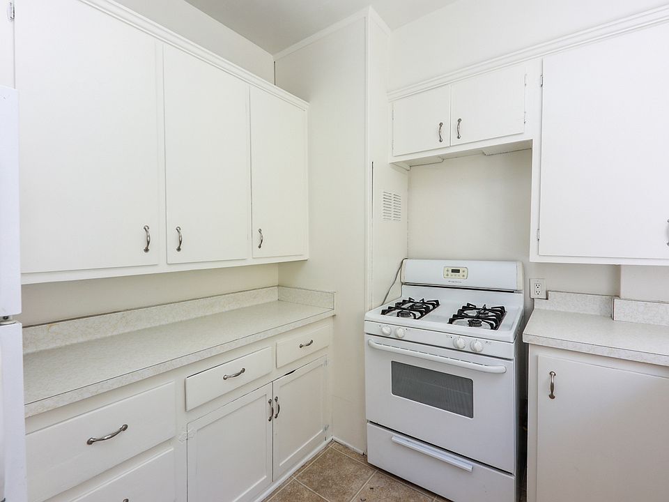 1st image of 138-140 N Almont Dr
