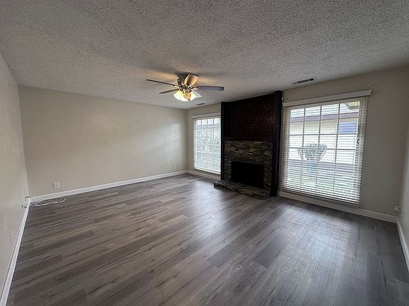 5th image of 3829 W Hillsdale Ave
