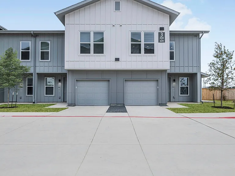 Rockride Ln — Photo 1