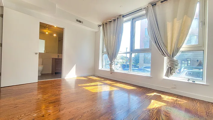 Rented by FLATS & PADS LLC | media 2