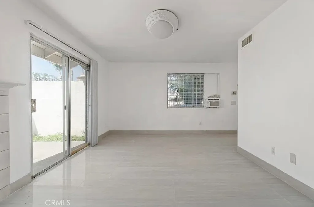 3 bed, 1239 sqft, $3,000 — Photo 2