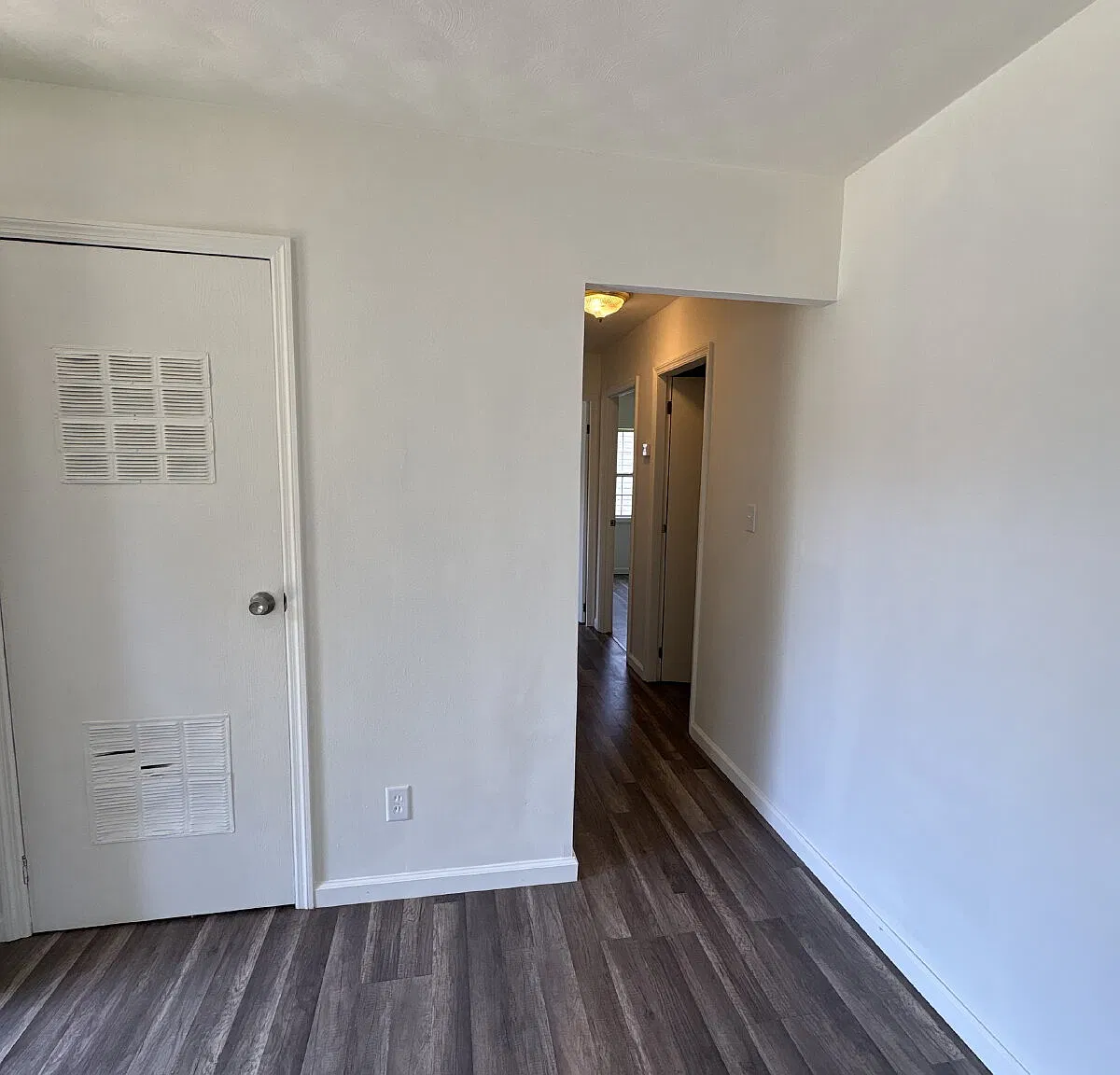 3 bed, 1.0 bath, 860 sqft, $1,400 — Photo 4