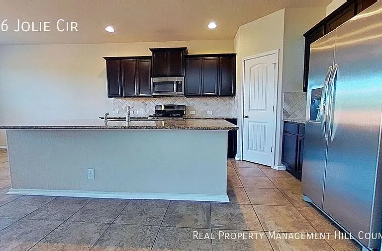 136 Jolie Cir — Photo 2