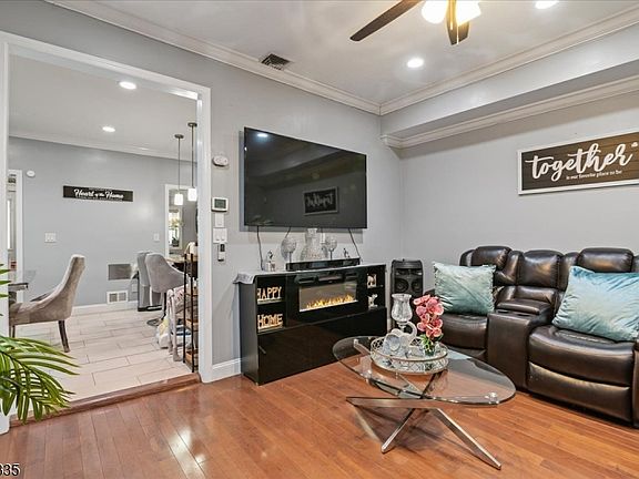 5th image of 7 Martin St