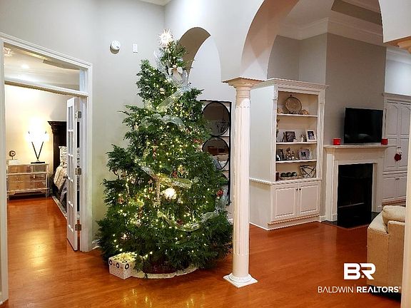 3rd image of 8234 Palmetto Way
