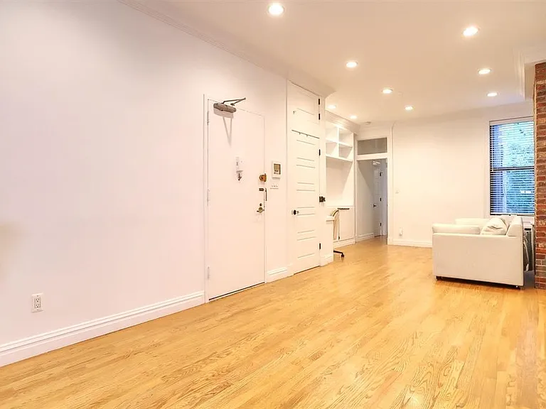1122 Hudson St #2B — Photo 10
