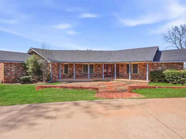 1103 N 8th St, Sayre, OK 73662