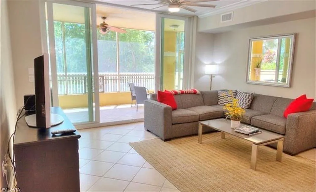 2 bed, 2.0 bath, 1420 sqft, $4,000 — Photo 2