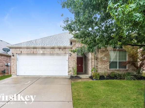 2852 Maple Creek Dr, Fort Worth, TX 76177