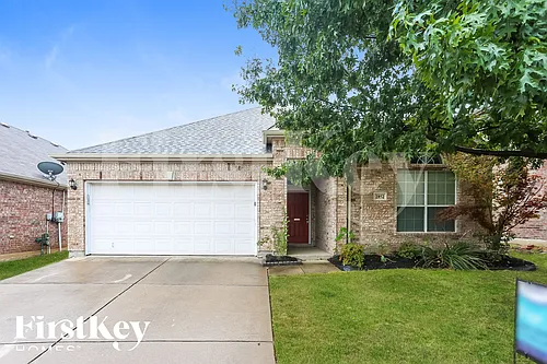 2852 Maple Creek Dr Photo 1