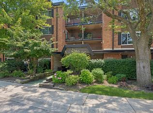1107 S Old Wilke Rd APT 205, Arlington Heights, IL 60005