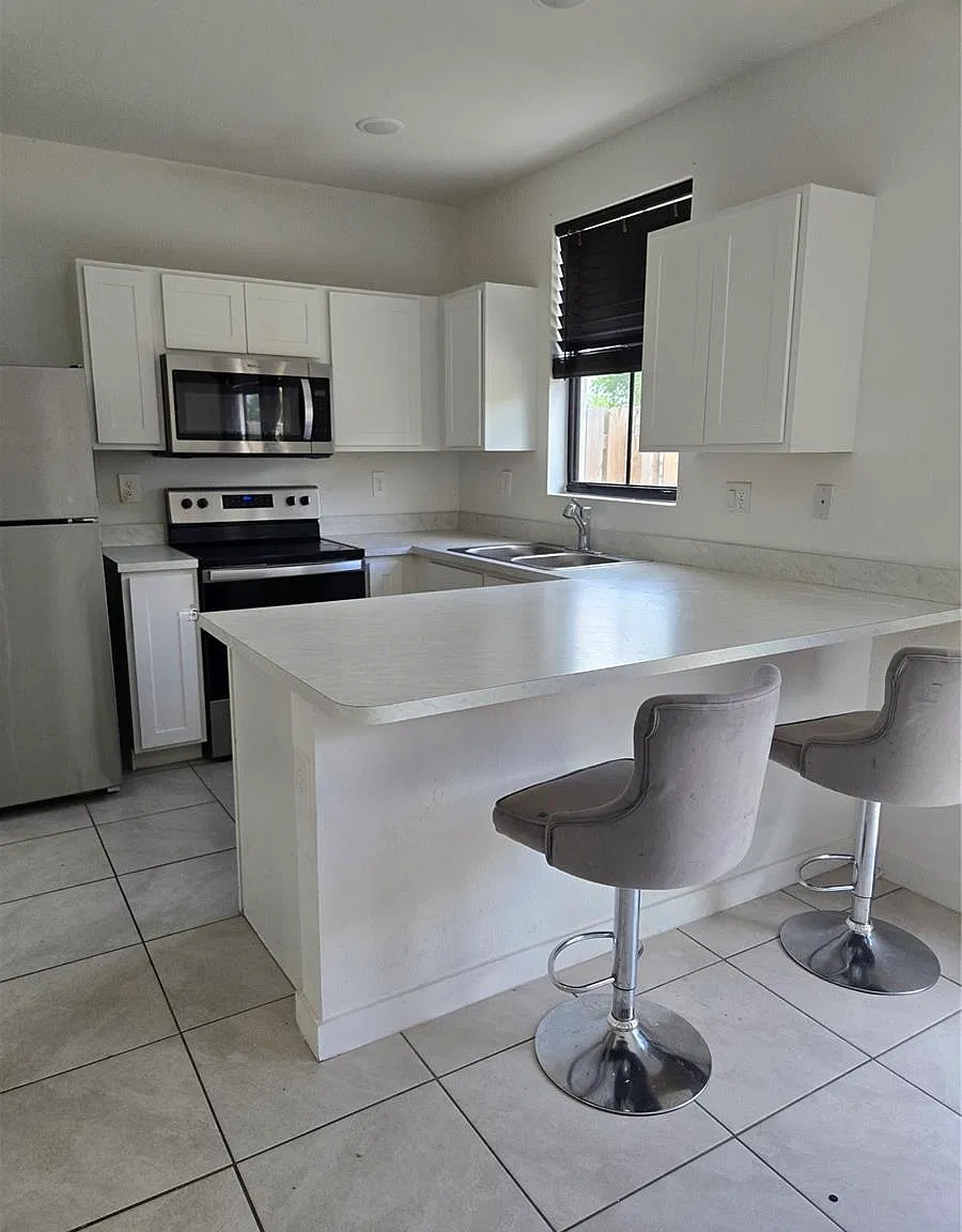 3 bed, 1428 sqft, $2,700 — Photo 3