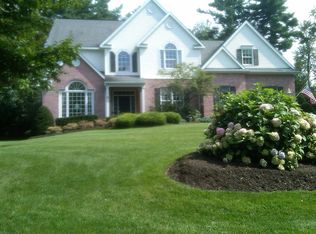 5 Cinnamon Ln, Halfmoon, NY 12065