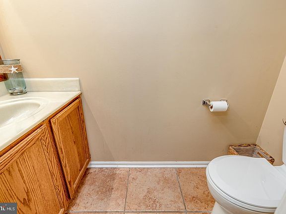 4th image of 503 Berkshire Way