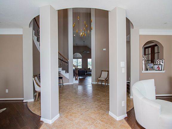 4th image of 2615 Rose Bay Dr