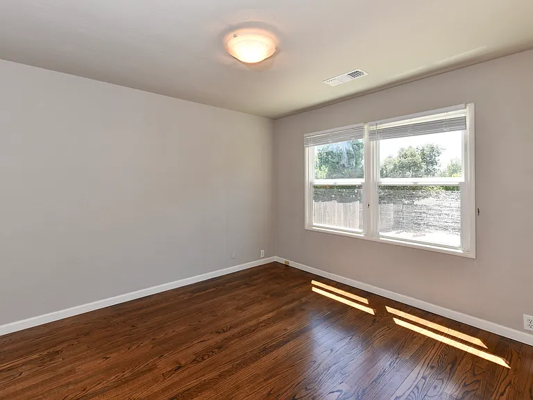 1415 Meek Ave — Photo 20