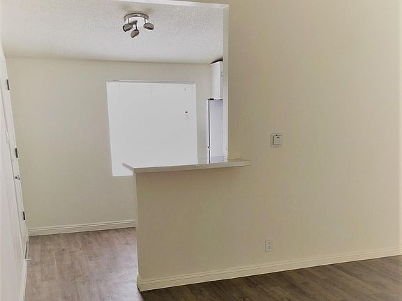 Living Room Bar Area