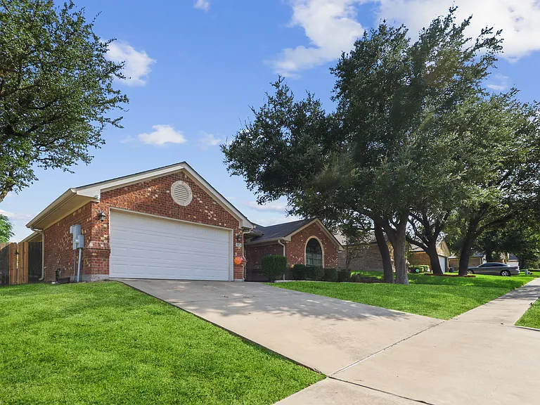 6404 Siltstone Loop — Photo 2