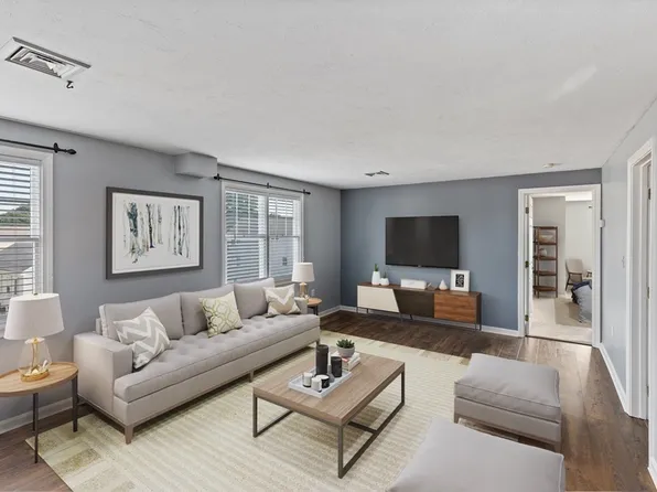 26 Webb Pl APT 2D, Mansfield, MA 02048