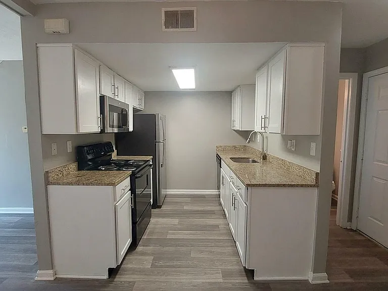 Modern Kitchen Cabinets + Granite