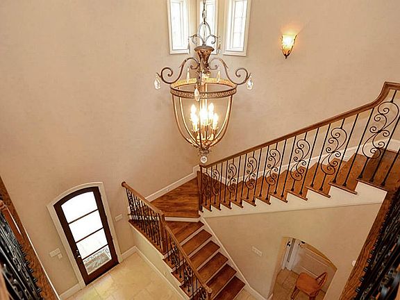 5th image of 1310 Horseshoe Dr