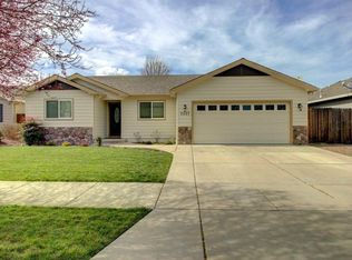2237 Manchester Dr, Medford, OR 97501