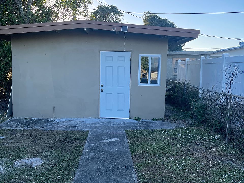 1st image of 1111A NW 24th Ave