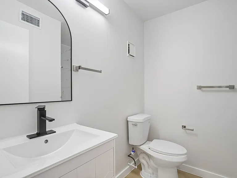 Chateau Apartments - Newly Renovated 1, 2 & 3-Bedrooms at 24th & Hillsboro Village — Photo 36