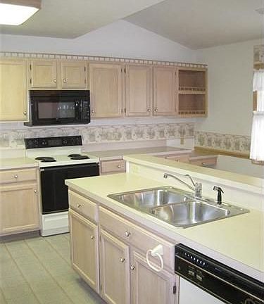 4th image of 759 Bent Creek Dr #16