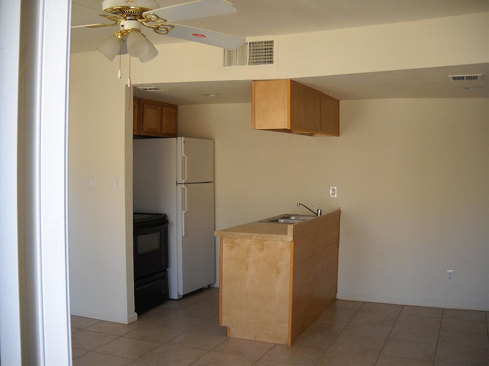 2nd image of 3232 W Jackson St APT 4