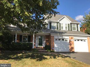 1324 Summerfield Dr, Herndon, VA 20170