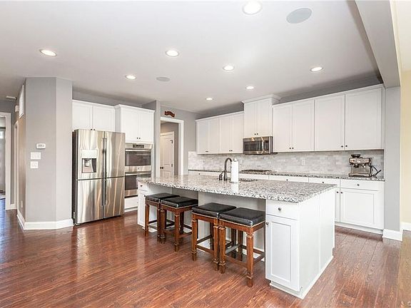 4th image of 12121 Manor Glen Ln