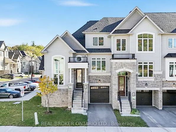 31 Lyall Stokes Cir, East Gwillimbury, ON L0G 1M0