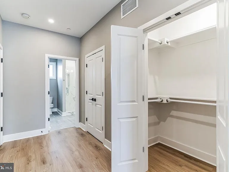 2710 Latona St — Photo 16